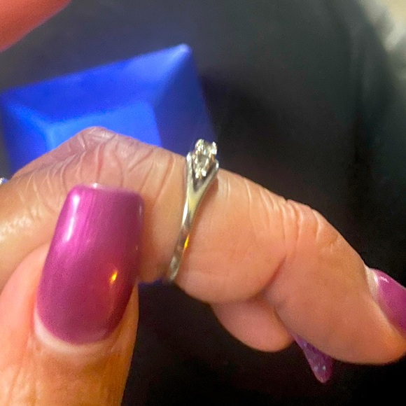 Size 5.5 14k white gold real genuine, diamond ring. - Picture 5 of 8